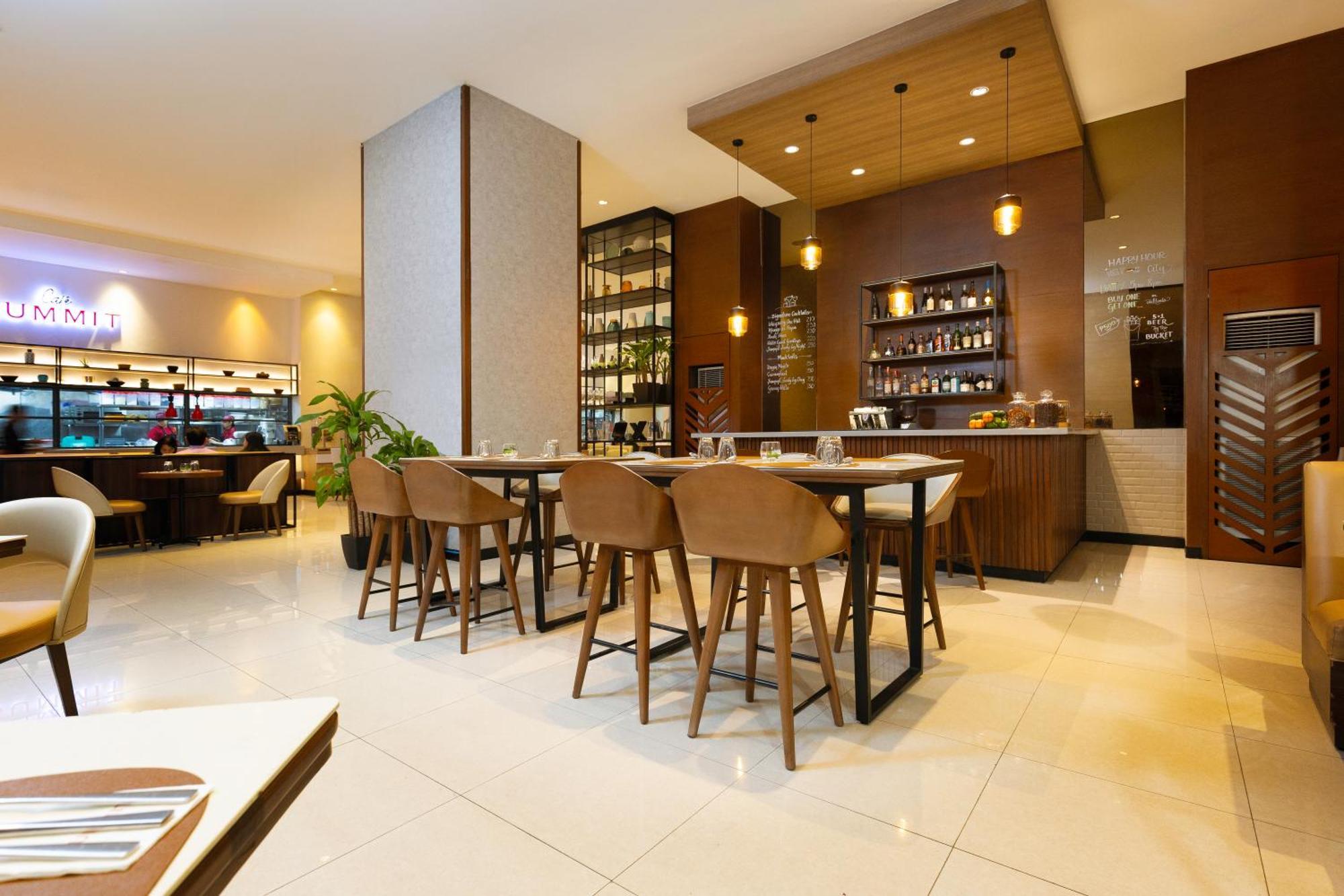 Summit Greenhills 3*